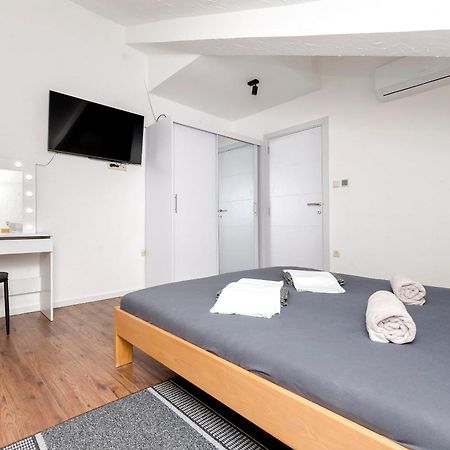 Apartments And Rooms Mladen Водице Екстериор снимка