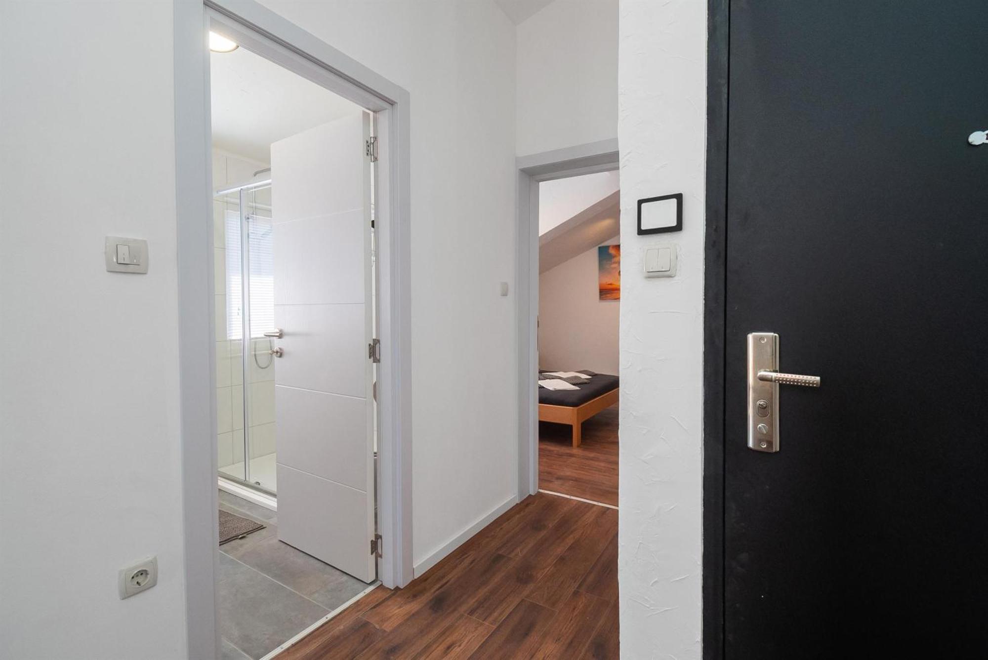 Apartments And Rooms Mladen Водице Стая снимка