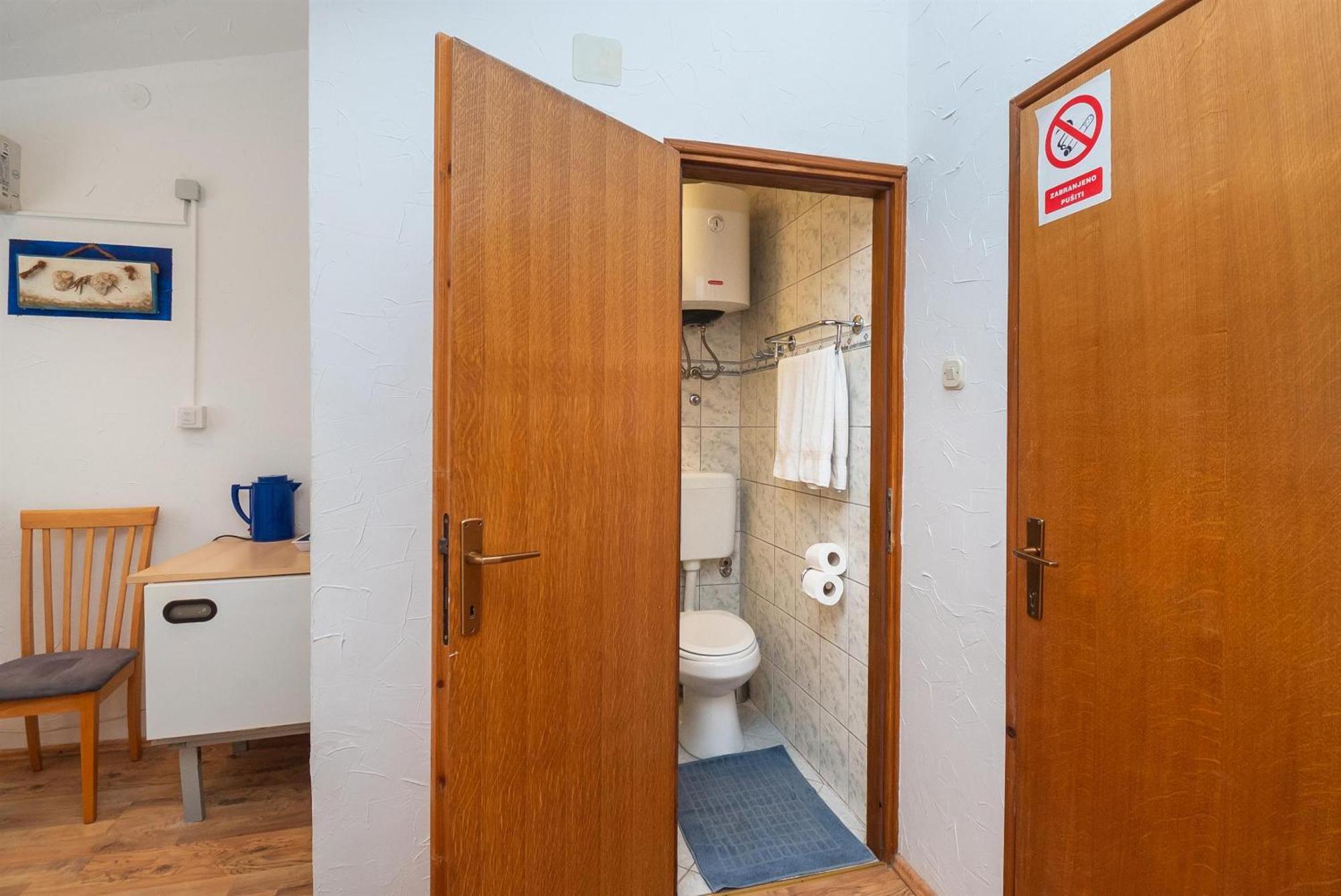 Apartments And Rooms Mladen Водице Екстериор снимка