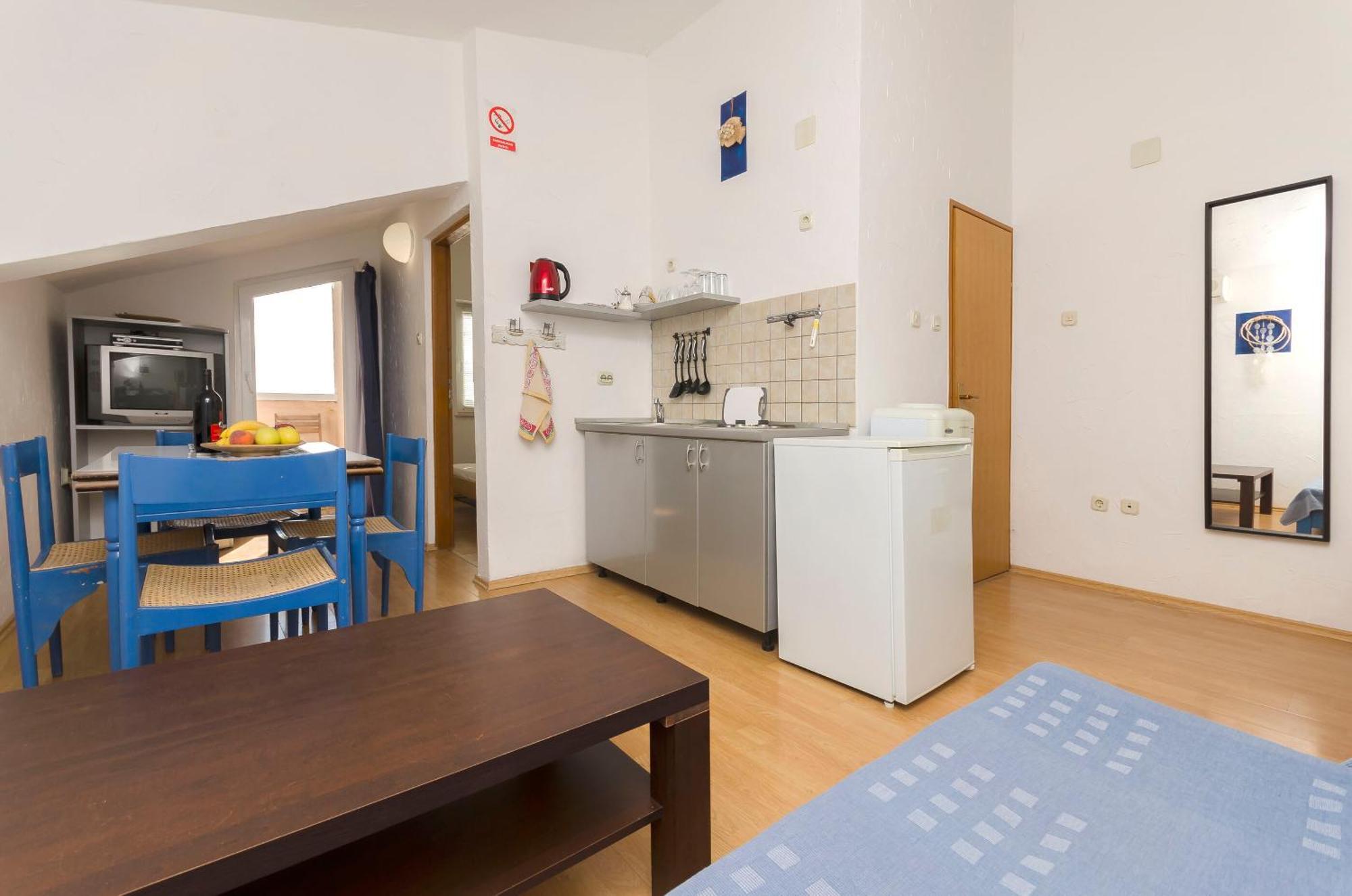 Apartments And Rooms Mladen Водице Екстериор снимка