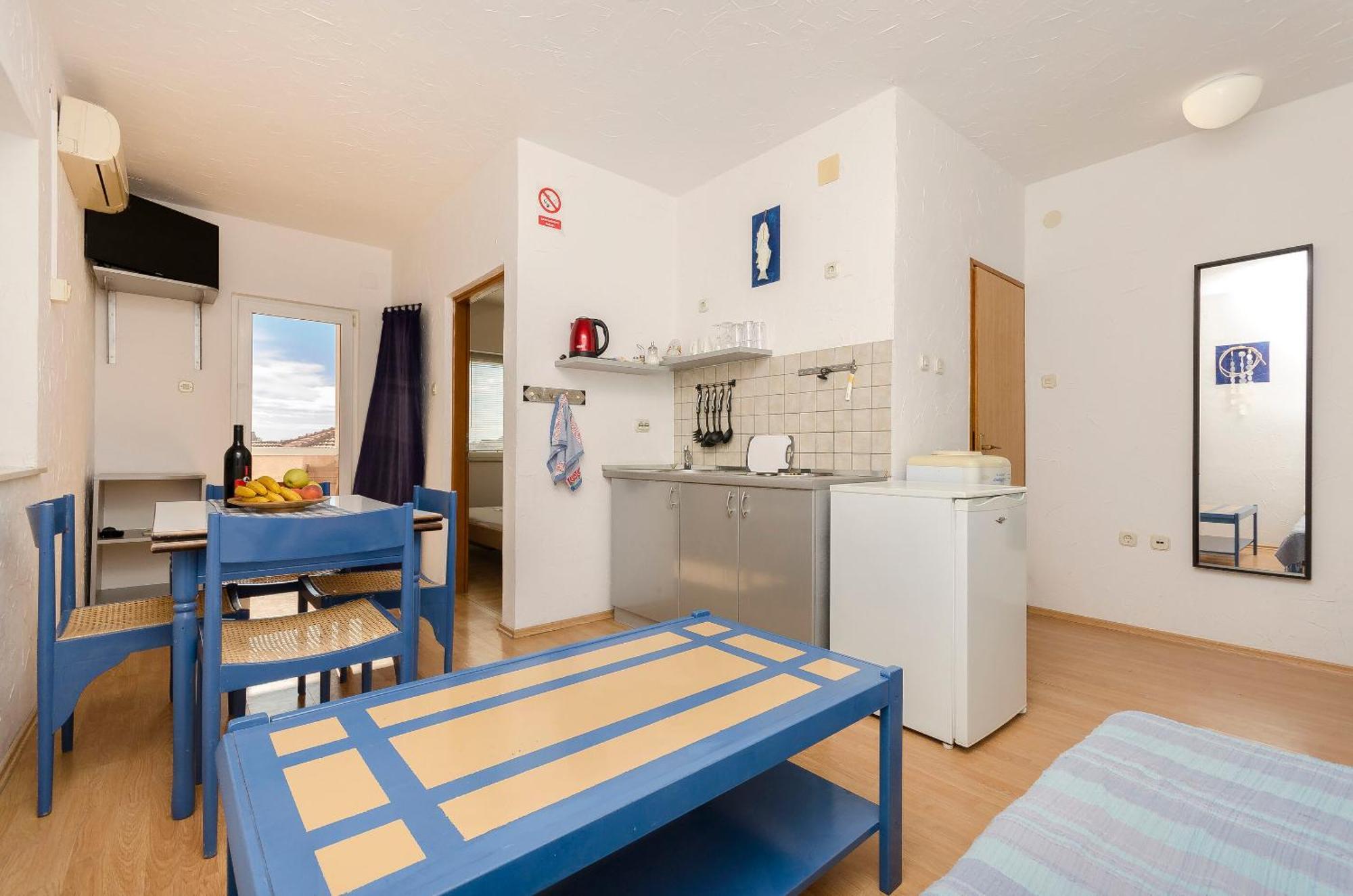 Apartments And Rooms Mladen Водице Екстериор снимка