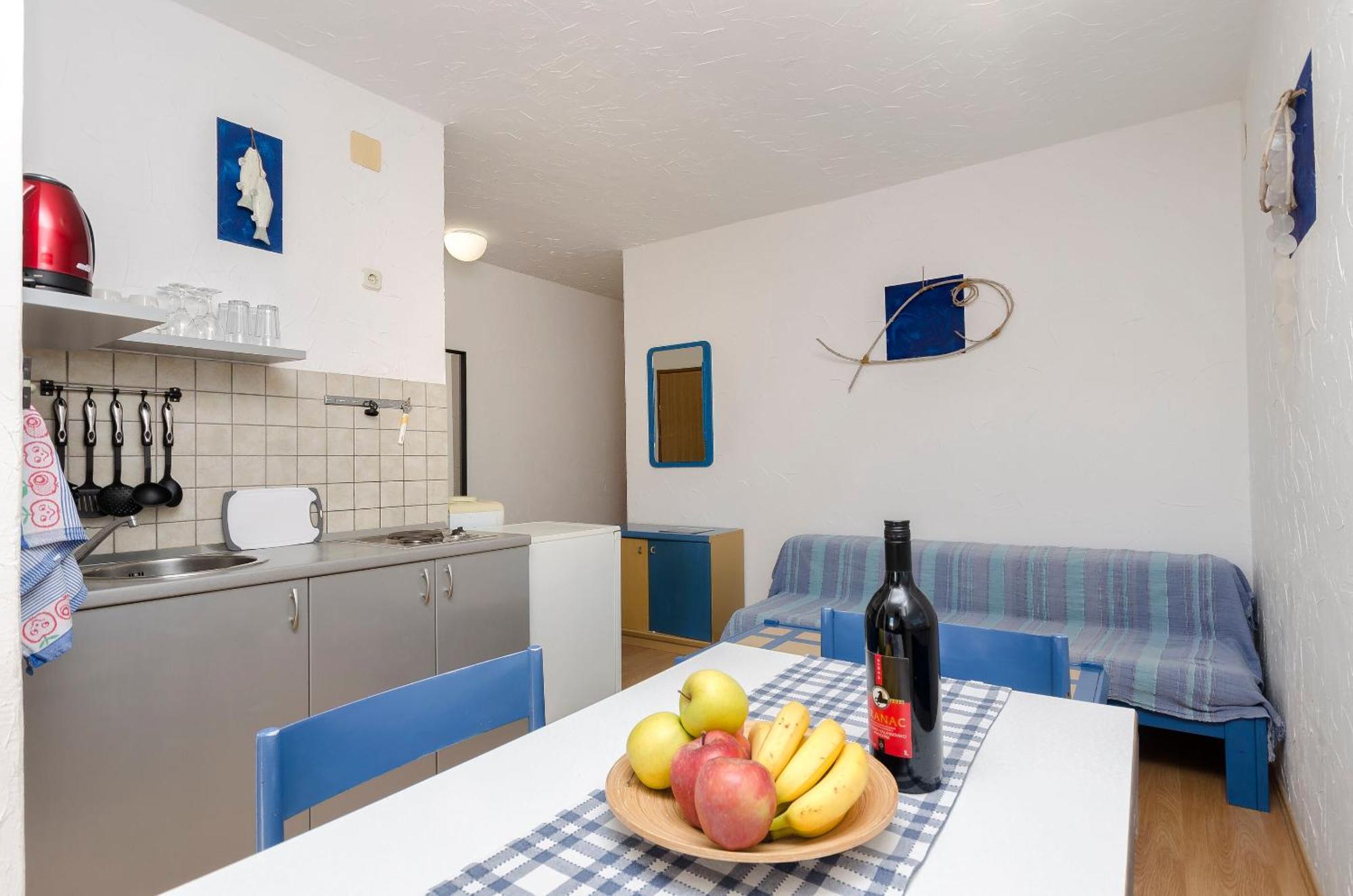 Apartments And Rooms Mladen Водице Екстериор снимка