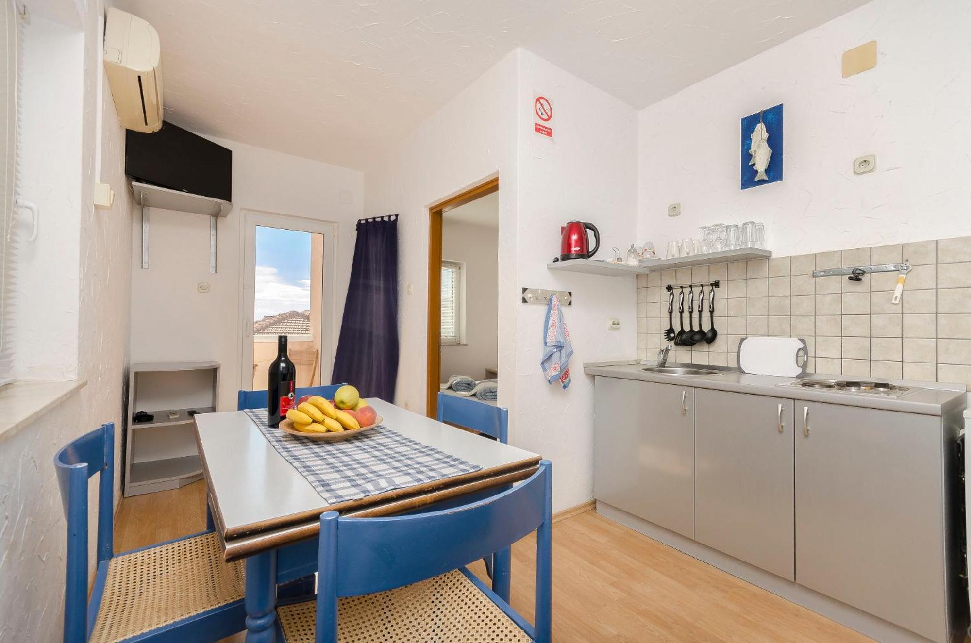 Apartments And Rooms Mladen Водице Екстериор снимка