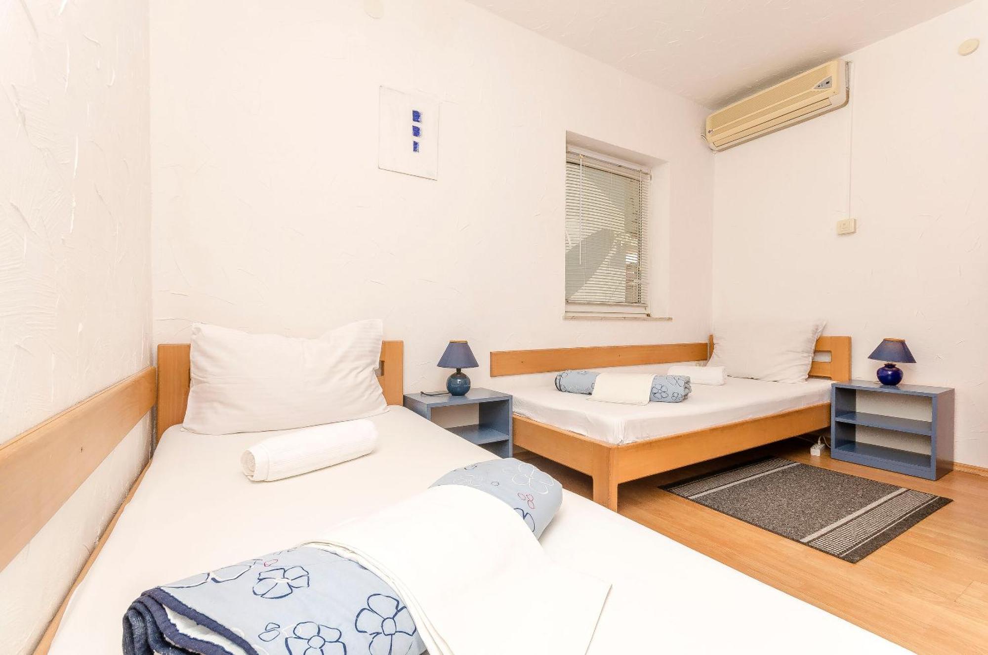 Apartments And Rooms Mladen Водице Екстериор снимка