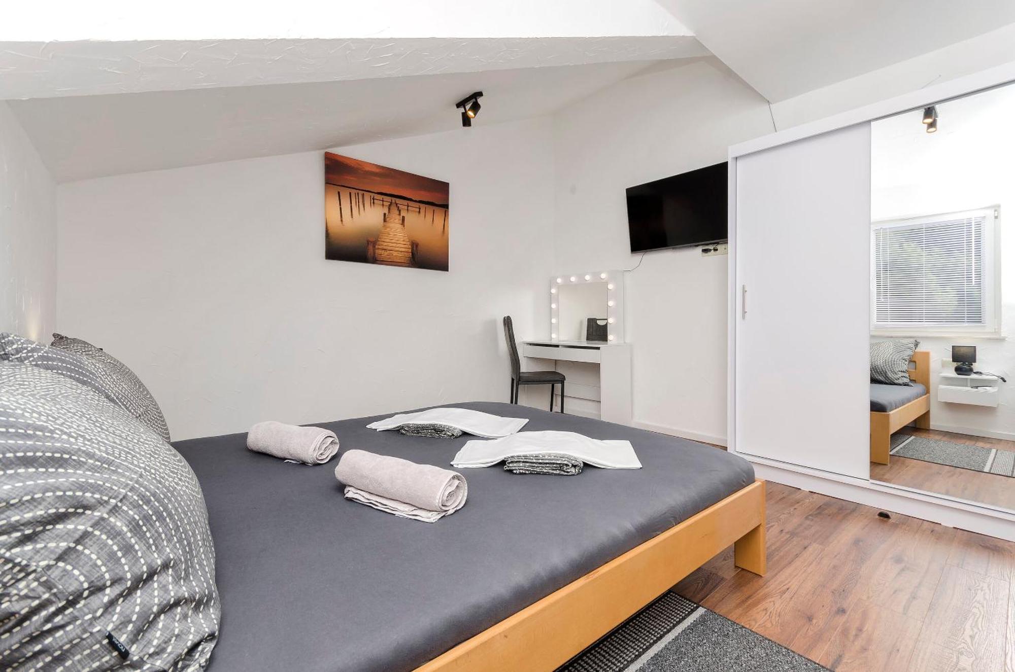 Apartments And Rooms Mladen Водице Екстериор снимка