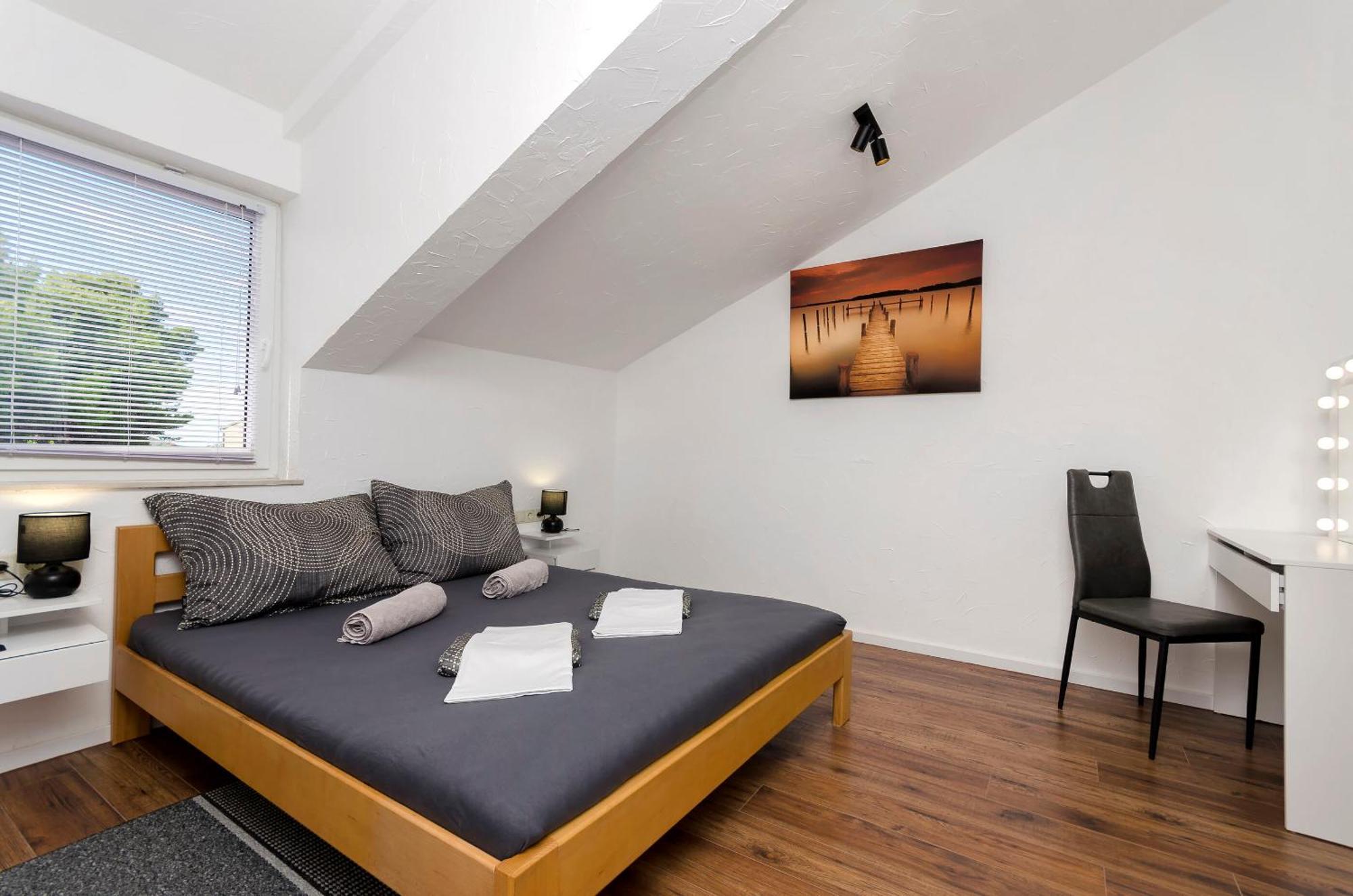 Apartments And Rooms Mladen Водице Екстериор снимка