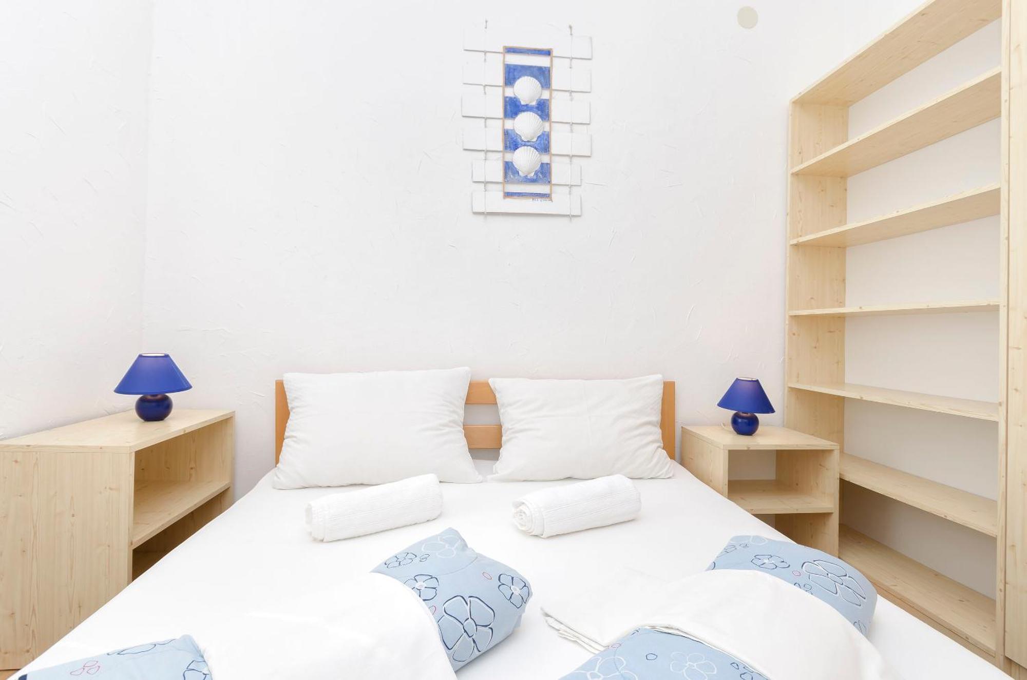 Apartments And Rooms Mladen Водице Екстериор снимка