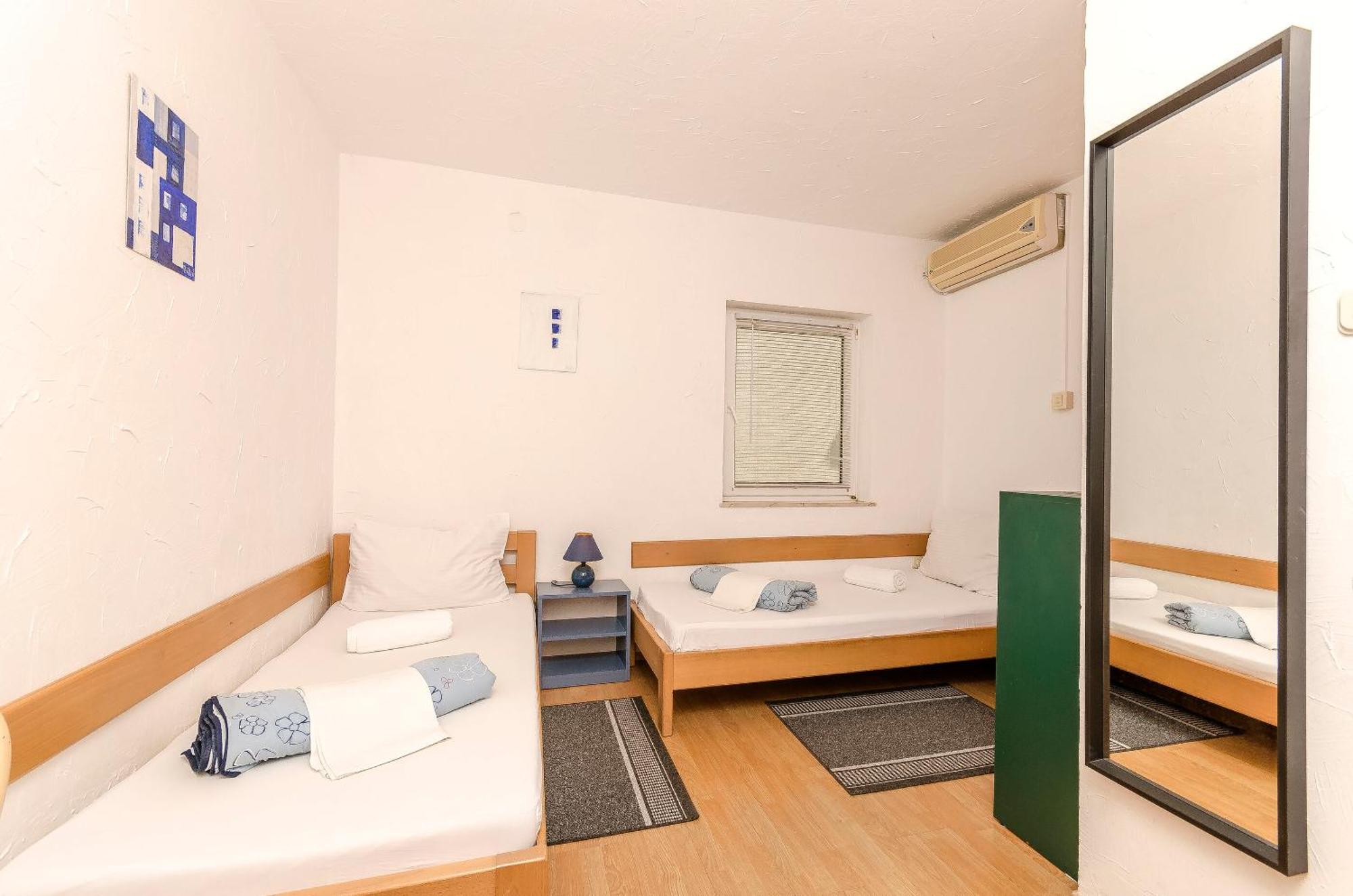 Apartments And Rooms Mladen Водице Екстериор снимка